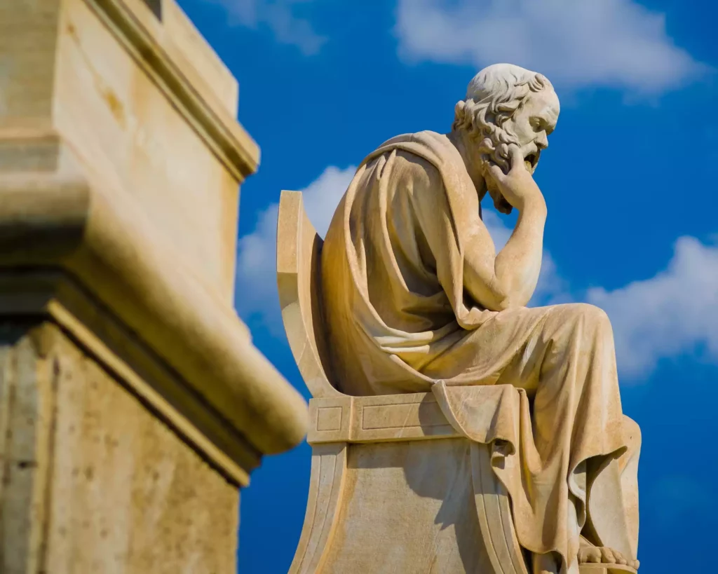  Statue d'un philosophe grec pensif illustrant la sagesse stoïcienne et la philosophie antique